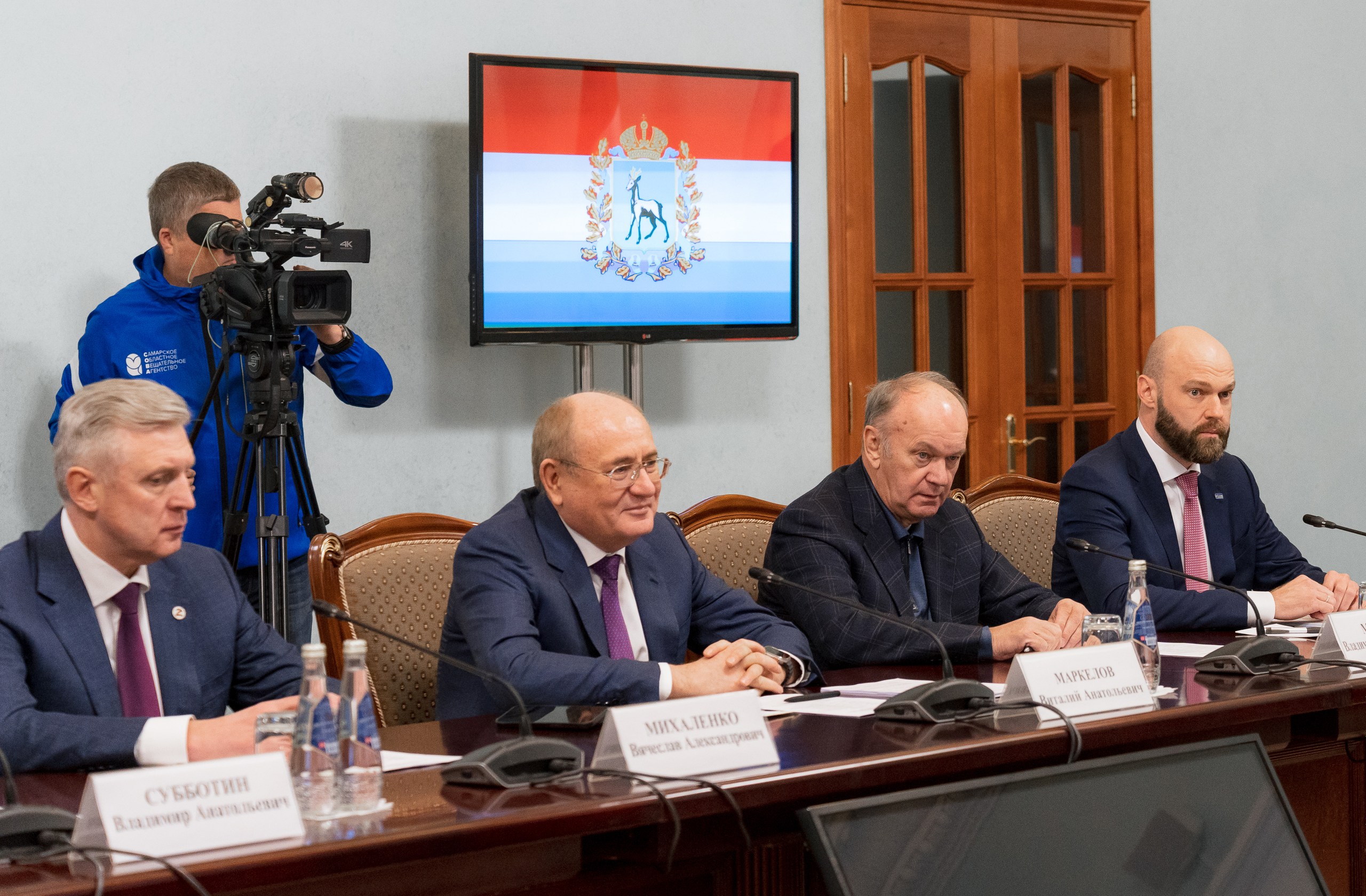 Губернатор Дмитрий Азаров провел совещание с руководством ПАО «Газпром» и дочерних компаний